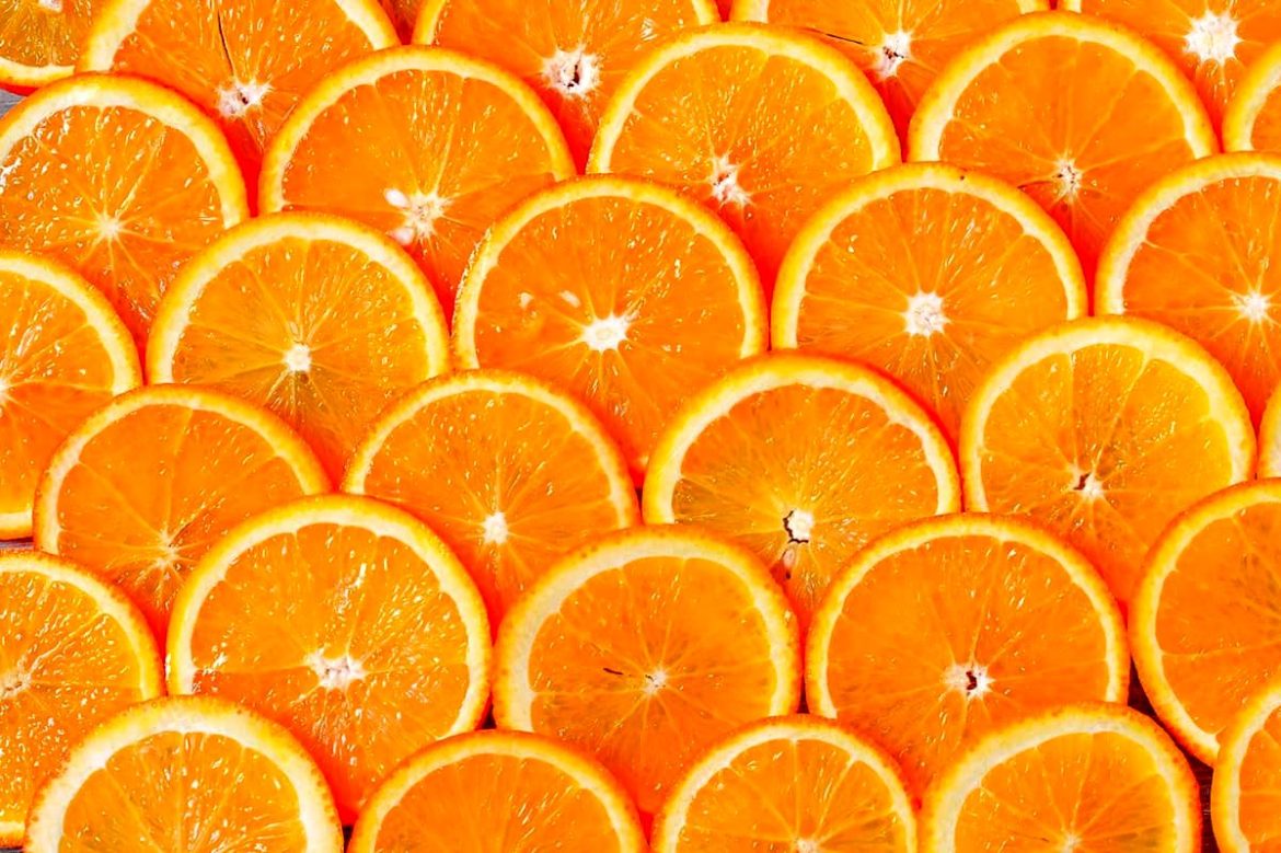 پرتقال، به اندازه کافی جالب، ترکیبی از پوملو و ماندارین است.